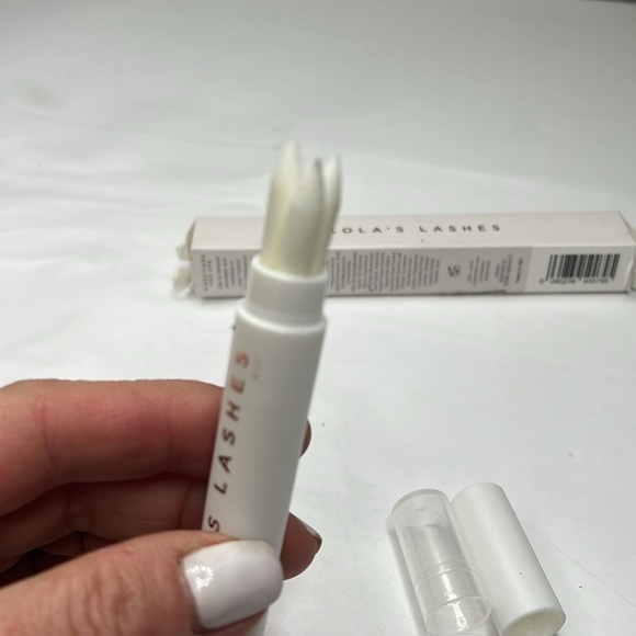 Lola’s Lashes The Finishing Touch-Up Remover Pen for Smudges - Picture 5 of 6